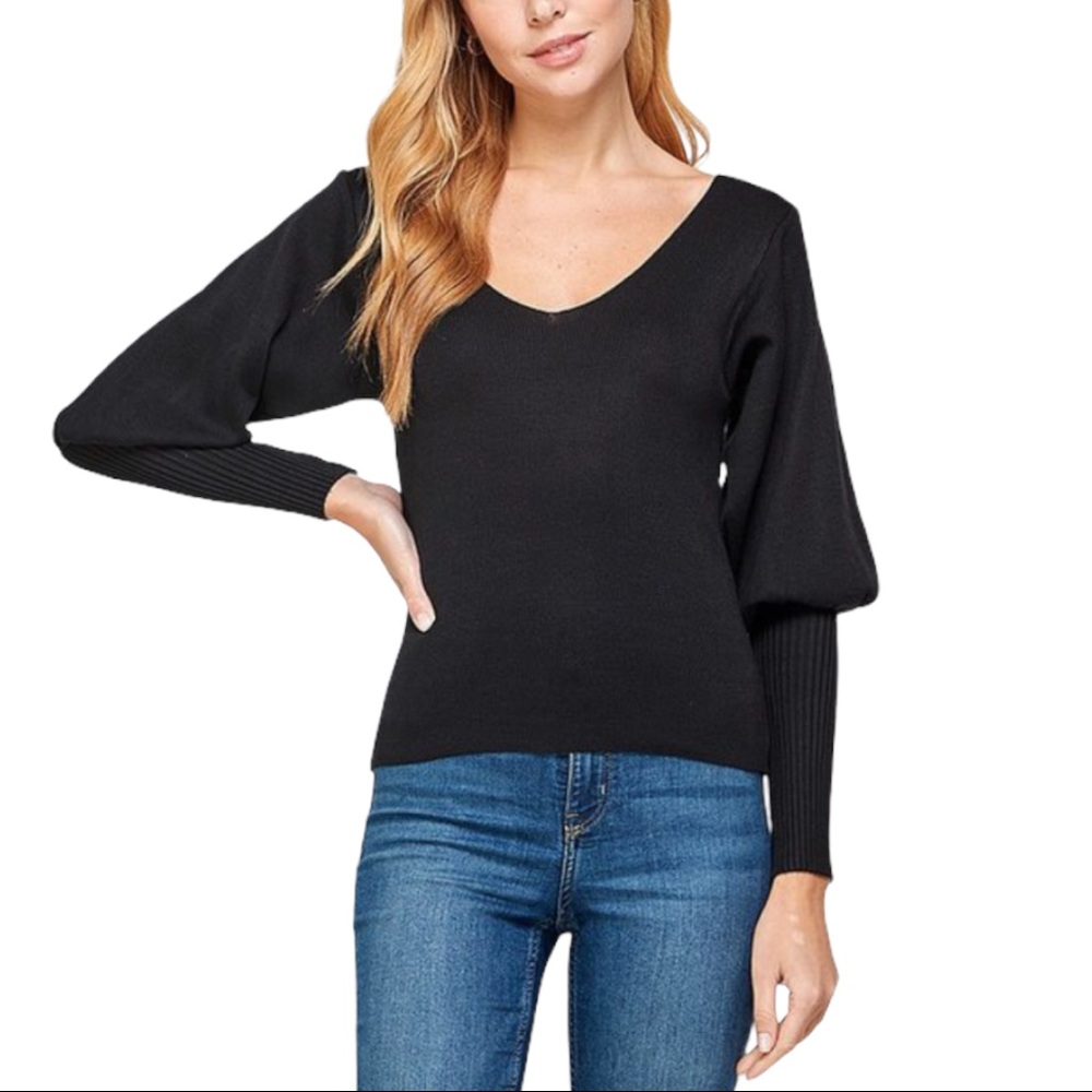 NWT Long Balloon Sleeve V-Neck Knit Top in Black. Size Medium